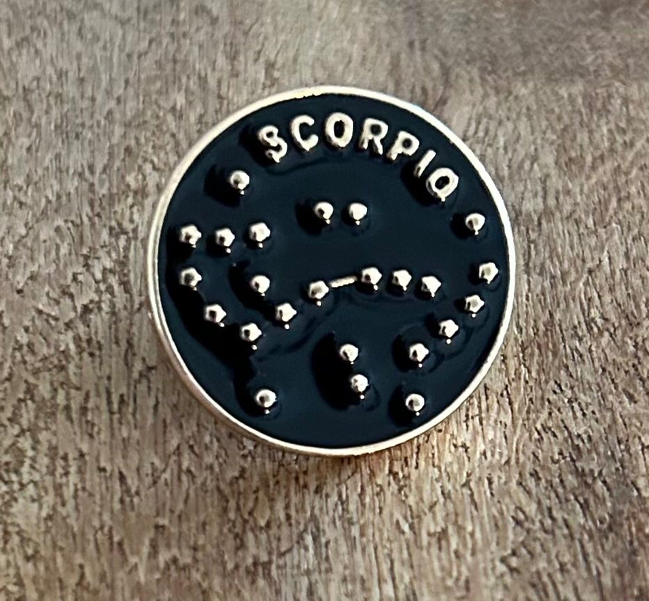 Placchette & Badge: Pin Scorpio / Skorpion  Sternzeichen/ Sternbild – Nuovo e nell'imballaggio originale da Geneve venduto da vane267