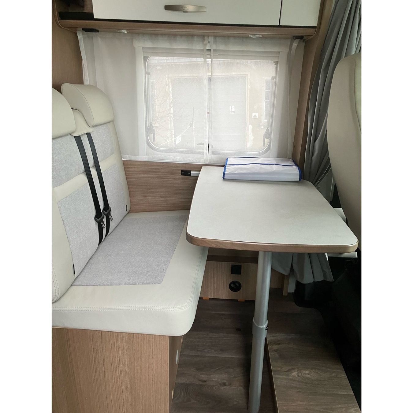 Carado Véhicules de camping: Wohnmobil – D'occasion à Bigenthal par Logitech2 5