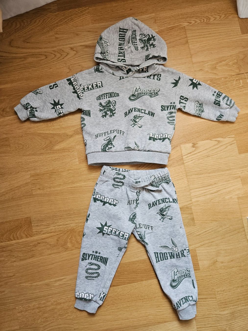 H&M Lotti & Set di vestiti: 2 Harry Potter / Hogwarts Sets, Gr. 92, H&M – Usato da Bern venduto da Oloui 2