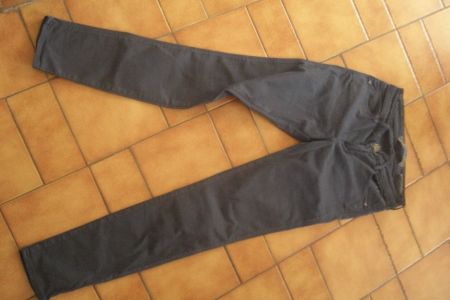 pantalon GUESS Taille 27 Soit 36 (Lara)