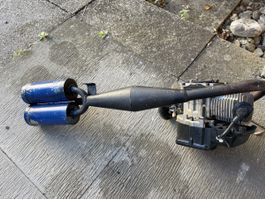 Zweitakt Motor mit Doppel-Endschalldämpfer, defekt