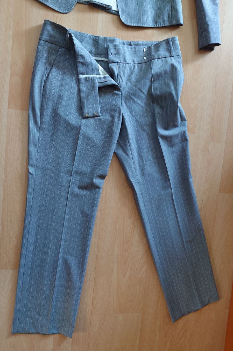 Anzüge & Kostüme: BOSS Anzug Damen 42  – Gebraucht aus Wauwil von Belton 2