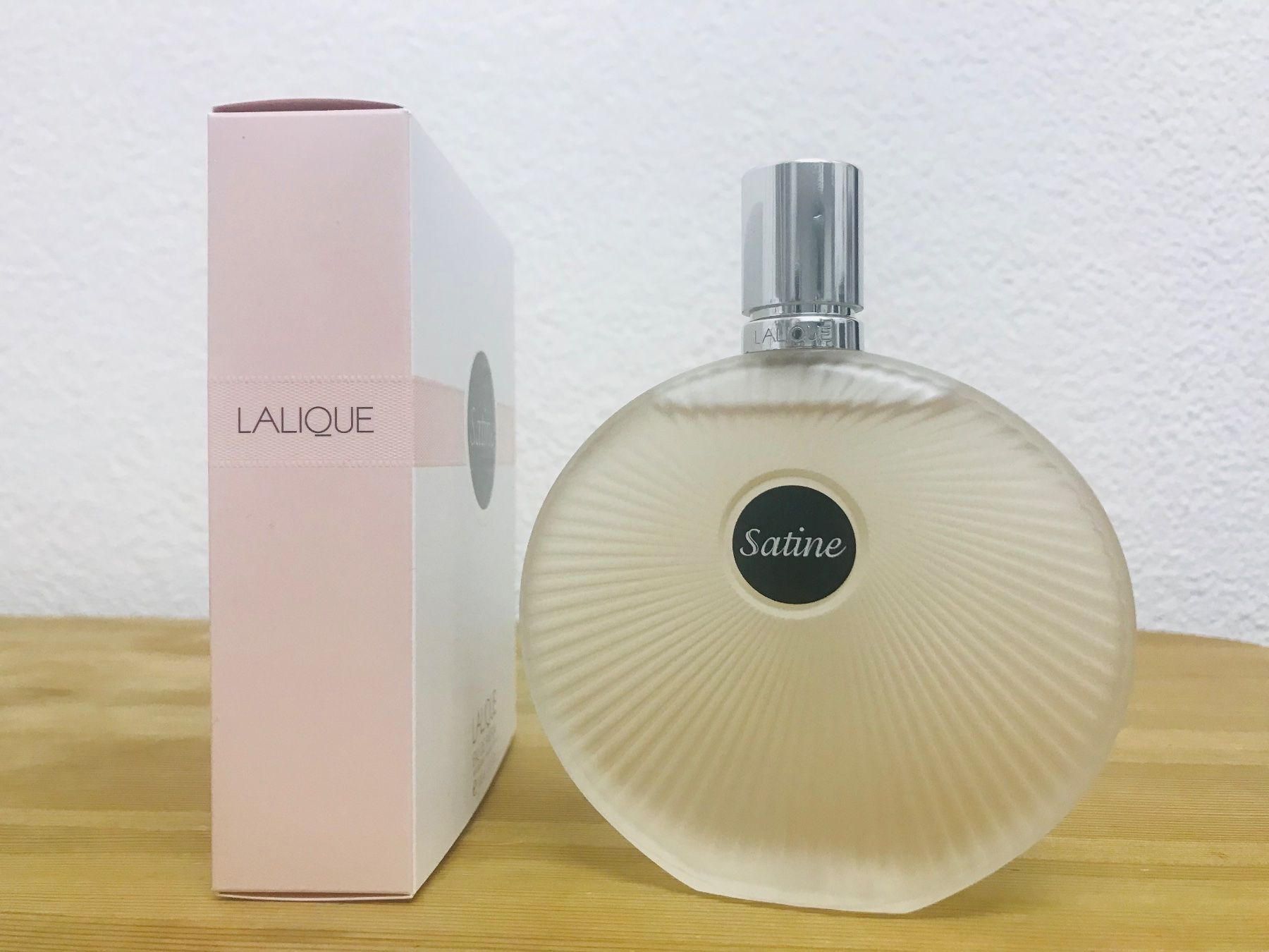 Lalique Profumi & Eau de Toilette: Satin von Lalique, 100 ml, Eau de parfum – Nuovo (secondo la descrizione) da Zürich venduto da KEEPINSPIRED 1