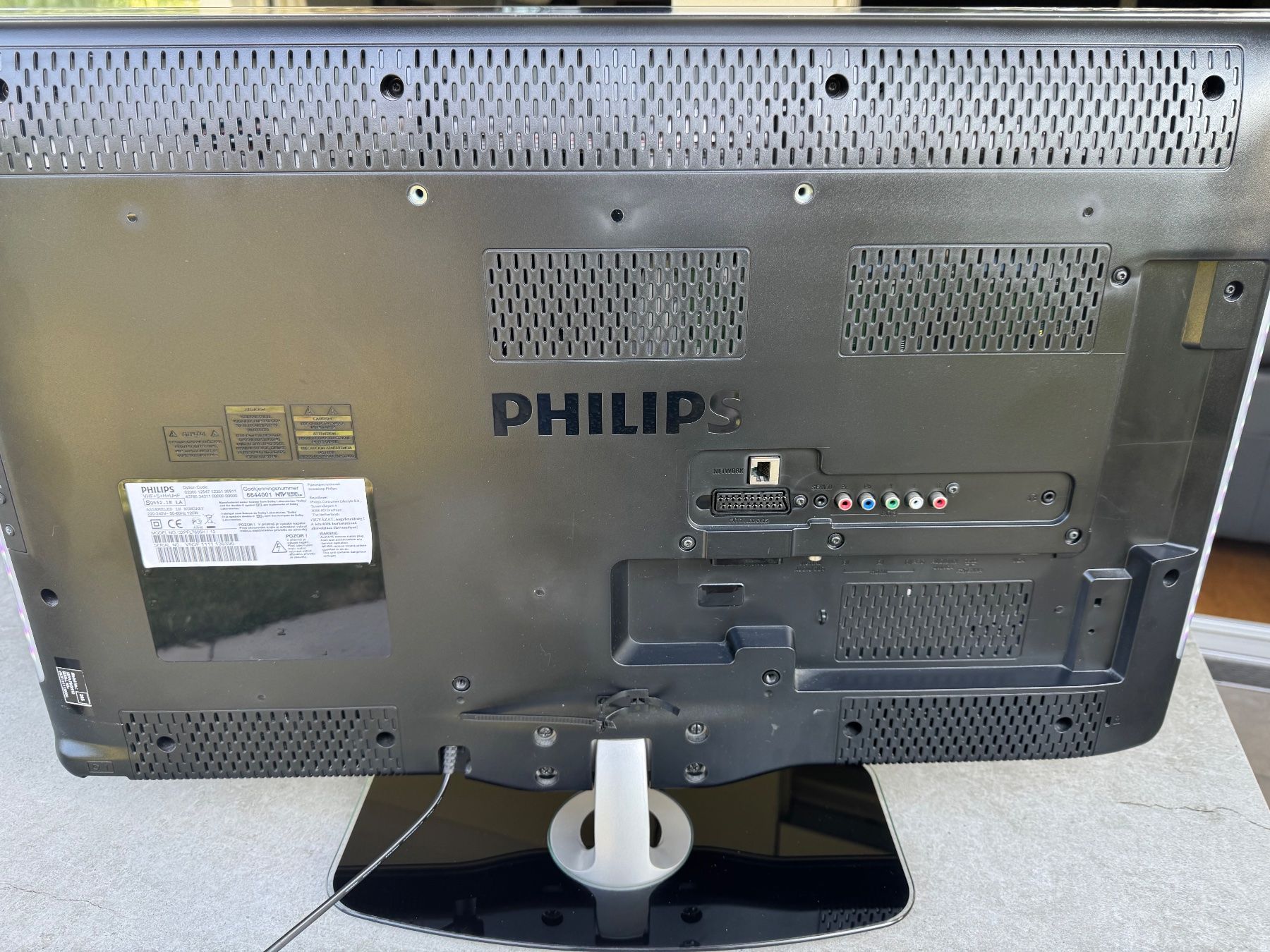 Televisori: TV Philips 32''Ambilight et support mural – Usato da St-Légier-Chiésaz venduto da pepette62 3