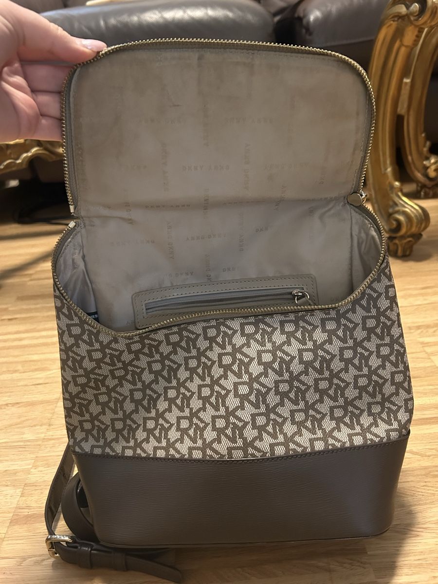 DKNY Zaini: DKNY Rucksack Handtasche, braun, Canvas – Usato da Nebikon venduto da icon.vintage 7