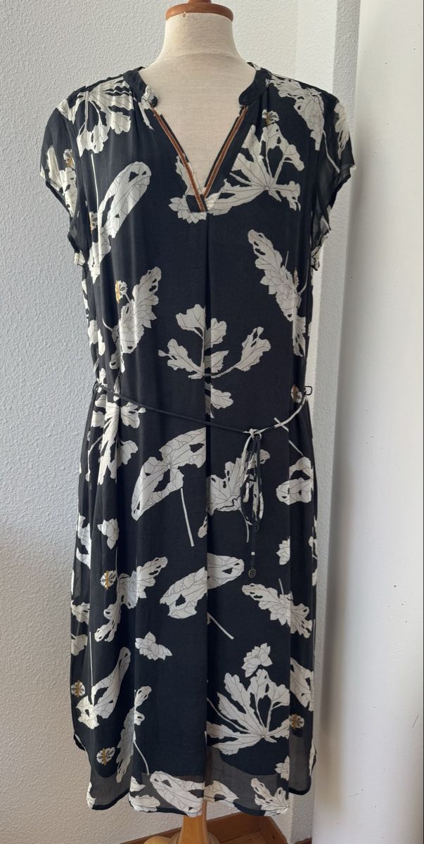 Nile Vestiti: Robe noire imprimée NILE, taille M, viscose  – Nuovo (secondo la descrizione) da Morges venduto da sandy069