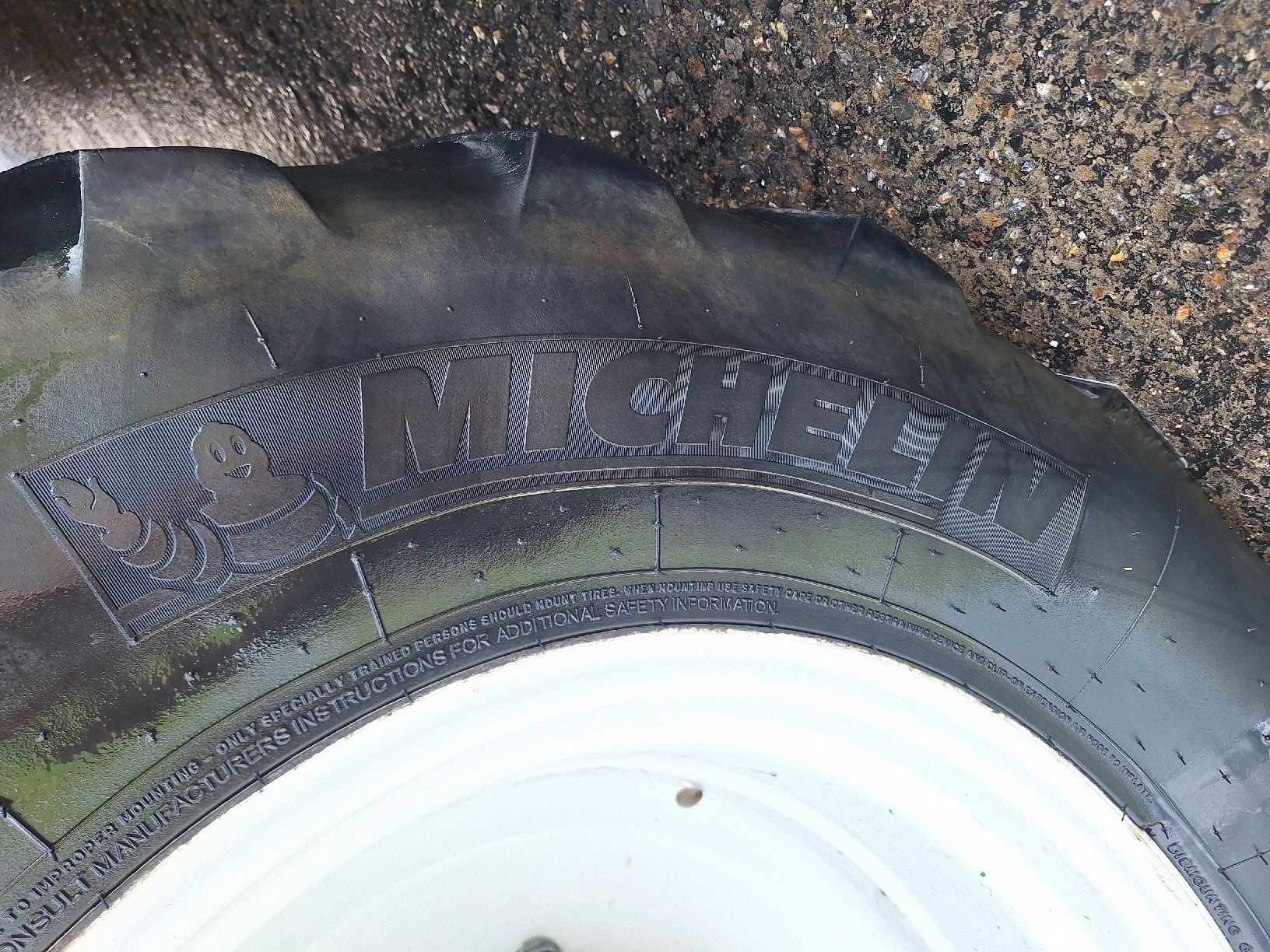 Trattori: Michelin 480/65 R24 Traktorreifen – Usato da Hildisrieden venduto da Aschenboedel 3