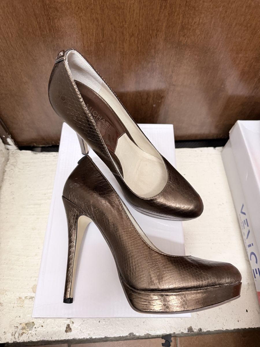 Michael Kors Scarpe da donna: Michael Kors décolleté bronzo – Nuovo e nell'imballaggio originale da Ponte Capriasca venduto da nuty78