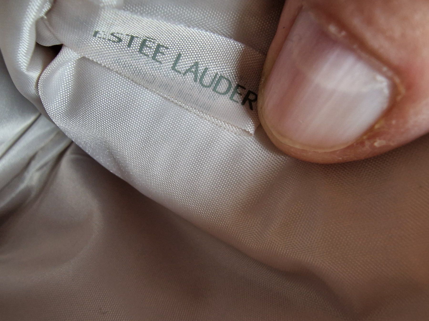 Estée Lauder Kosmetikkoffer: Neu / Estée Lauder Nécessaire / Schminktäschli – Neu (gemäss Beschreibung) aus Aesch BL von Sommer755 4