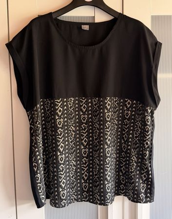 Schickes Shirt in Schwarz mit Muster, Grösse 44 - Top!