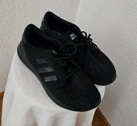 Adidas Sneaker Gr. 38 neuwertig schwarz