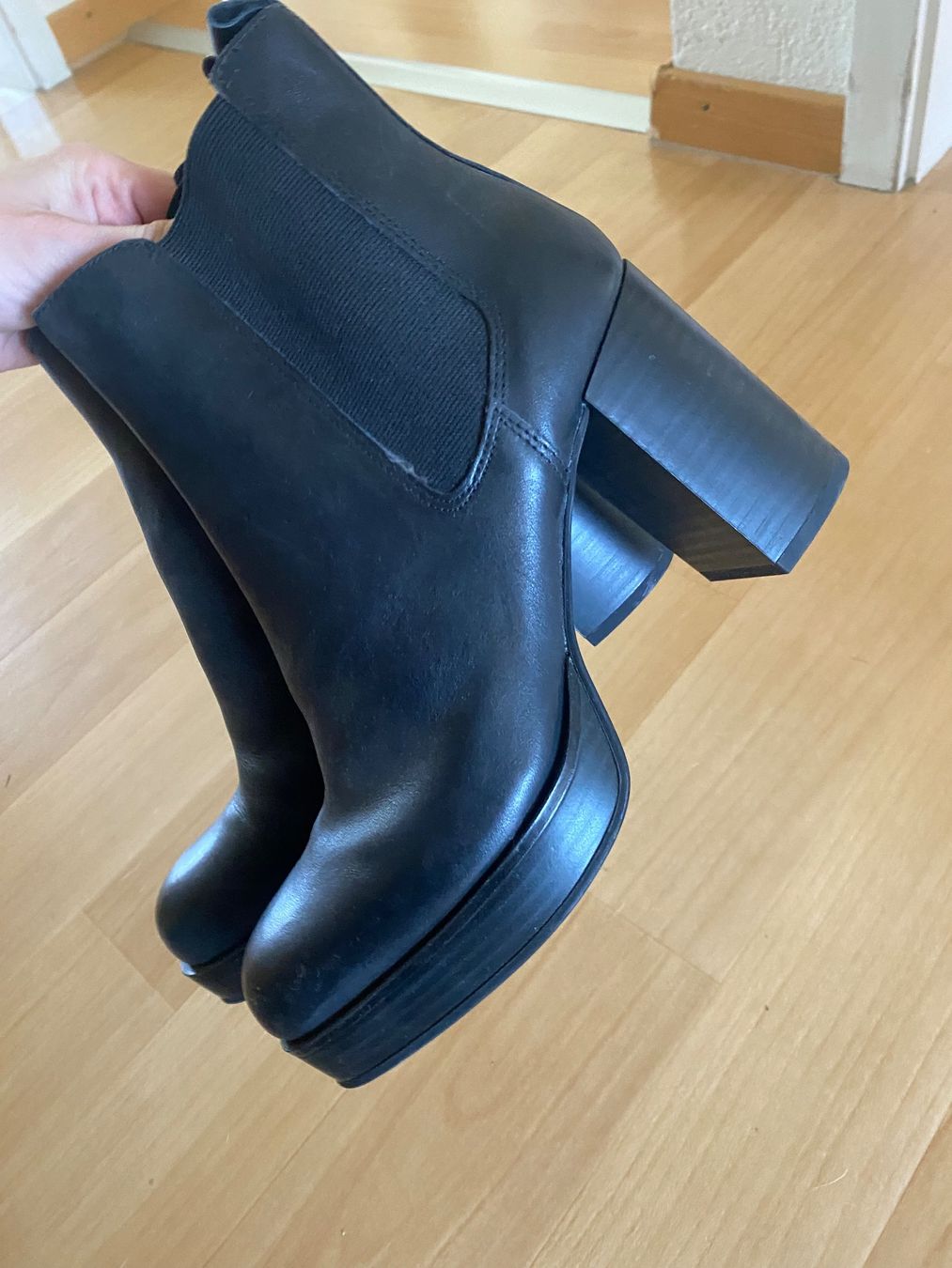 Mango Damenschuhe: Stiefeletten Leder Stiefel plateau schwarz – Gebraucht aus Bern von n-dine 8