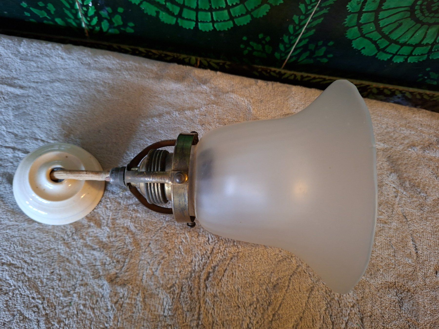 Lampadari & plafoniere: Antike, süsse, schlichte Deckenlampe   Milchglas und Messing – Usato da Otelfingen venduto da silver-moon 1