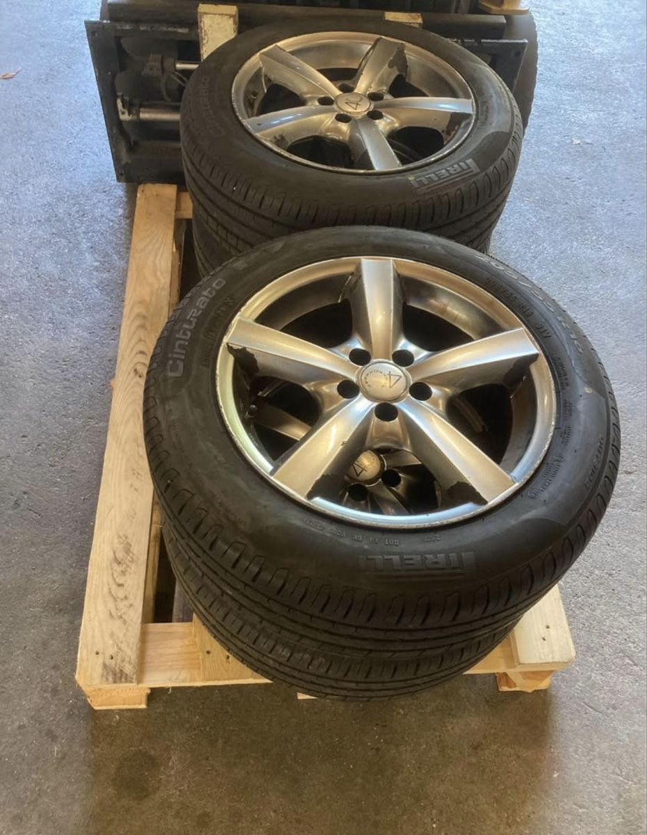 Pneumatici & Ruote complete: Toyota Prius Komplettrad – Usato da Niederbipp venduto da SUVA64 3