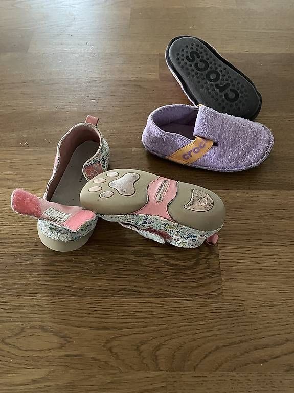 Scarpe per ragazzi: Hausschuhe Gr. 24 Gr.23 – Usato da Zürich venduto da save-resources 1
