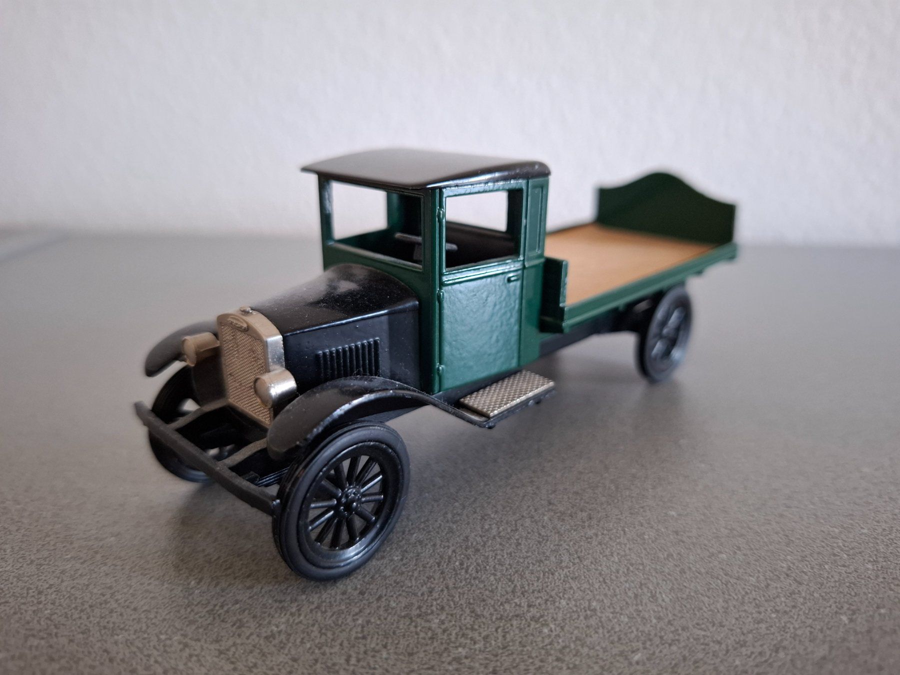 Conrad Kit di modellismo & Modellini statici: Conrad 1:50 VOLVO 1928 – Nuovo (secondo la descrizione) da Henau venduto da fag_lzx9