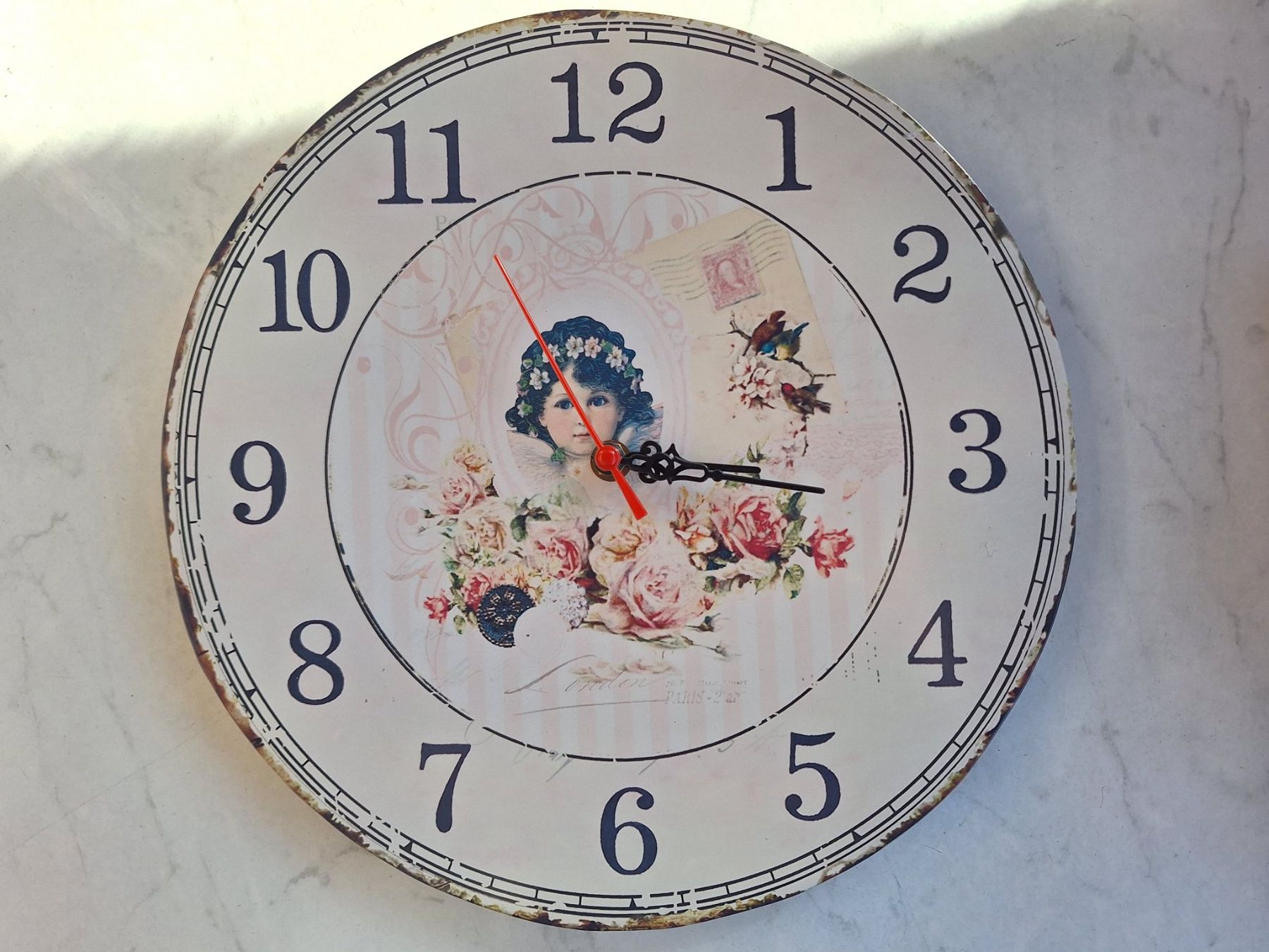 Orologi da terra & Orologi da parete: WANDUHR AUS BLECH IM RETROLOOK – Usato da Huttwil venduto da Kunterbuntli