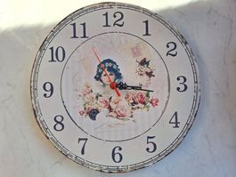 WANDUHR AUS BLECH IM RETROLOOK