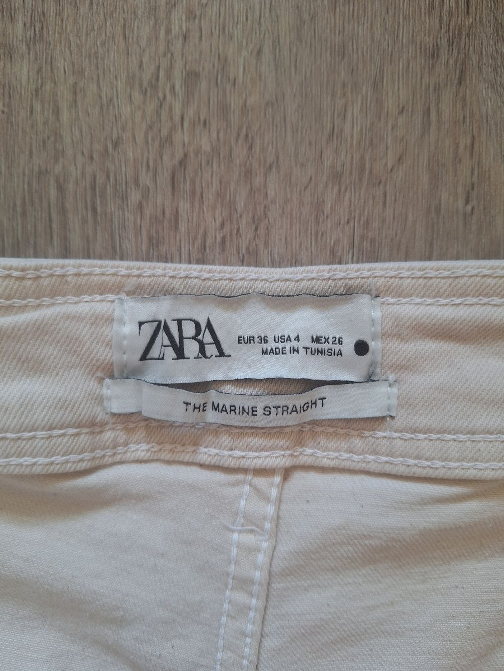 Zara Jeans: Zara Marina Straight Hose – Nuovo (secondo la descrizione) da Gähwil venduto da keb_qb65 1