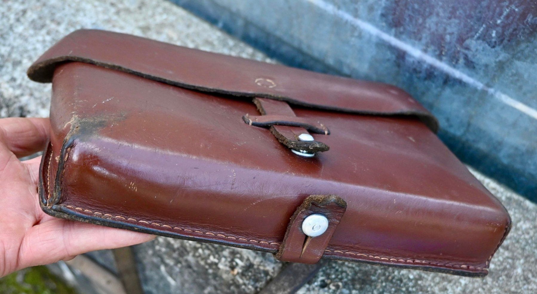 Schweizer Armee Taschen: Leder KARTENTASCHE der Schweizer ARMEE – Gebraucht aus Pfaffhausen von mono_rec 4