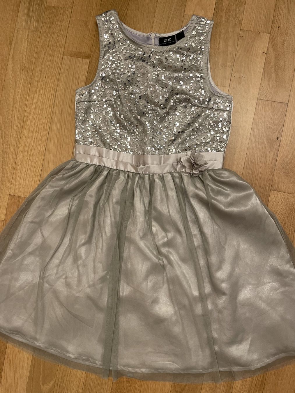 Vestiti & Gonne: Mädchenkleid mit Pailletten – Usato da Küssnacht am Rigi venduto da icbicb 6