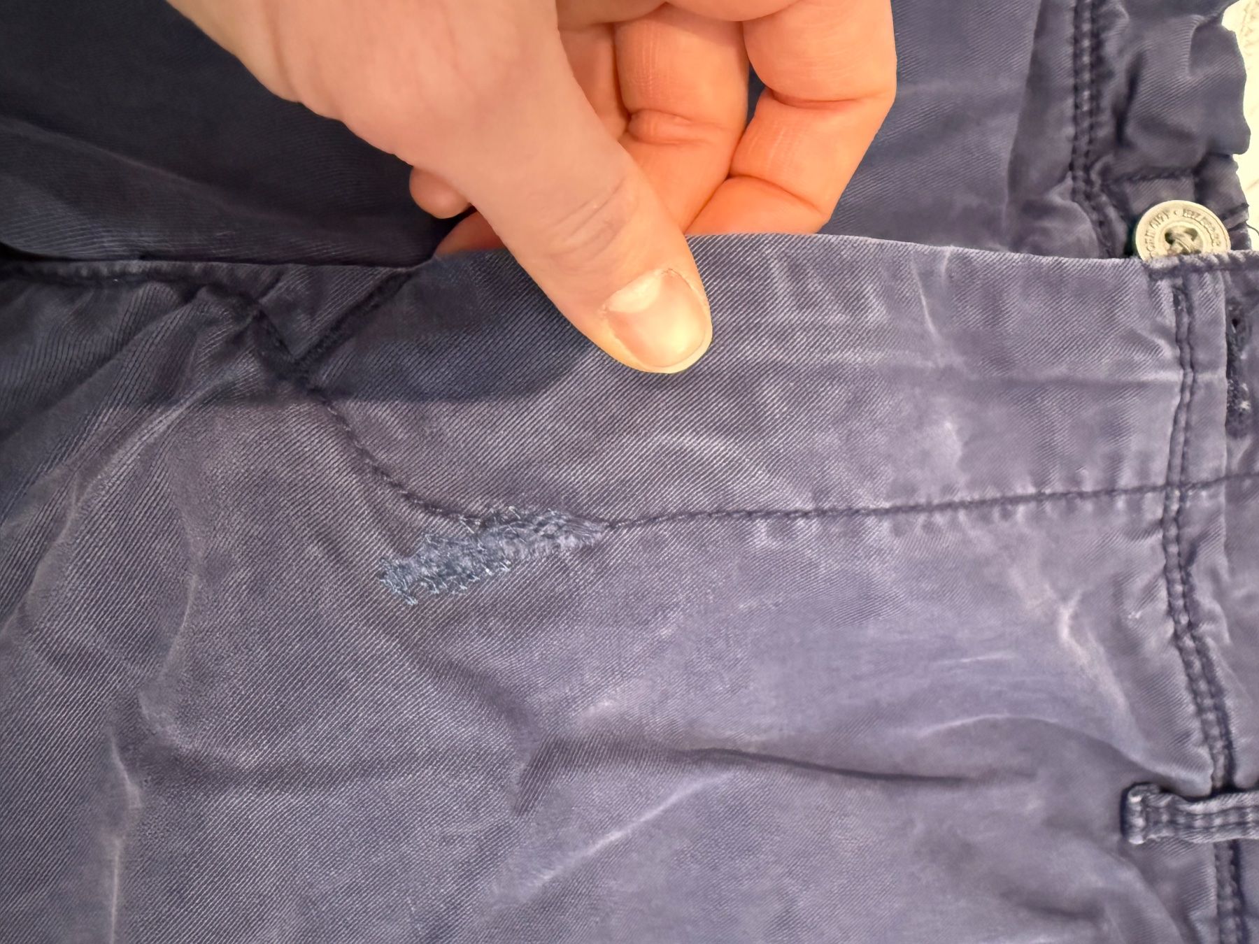 Tommy Hilfiger Pantaloni: Blue Tommy Hilfiger mens shorts – Usato da S. Vittore venduto da via_h2nb 3