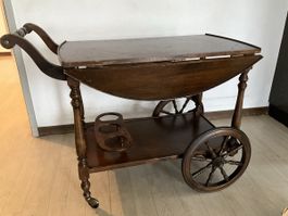 Retro Servierwagen aus Holz, vintage Stil