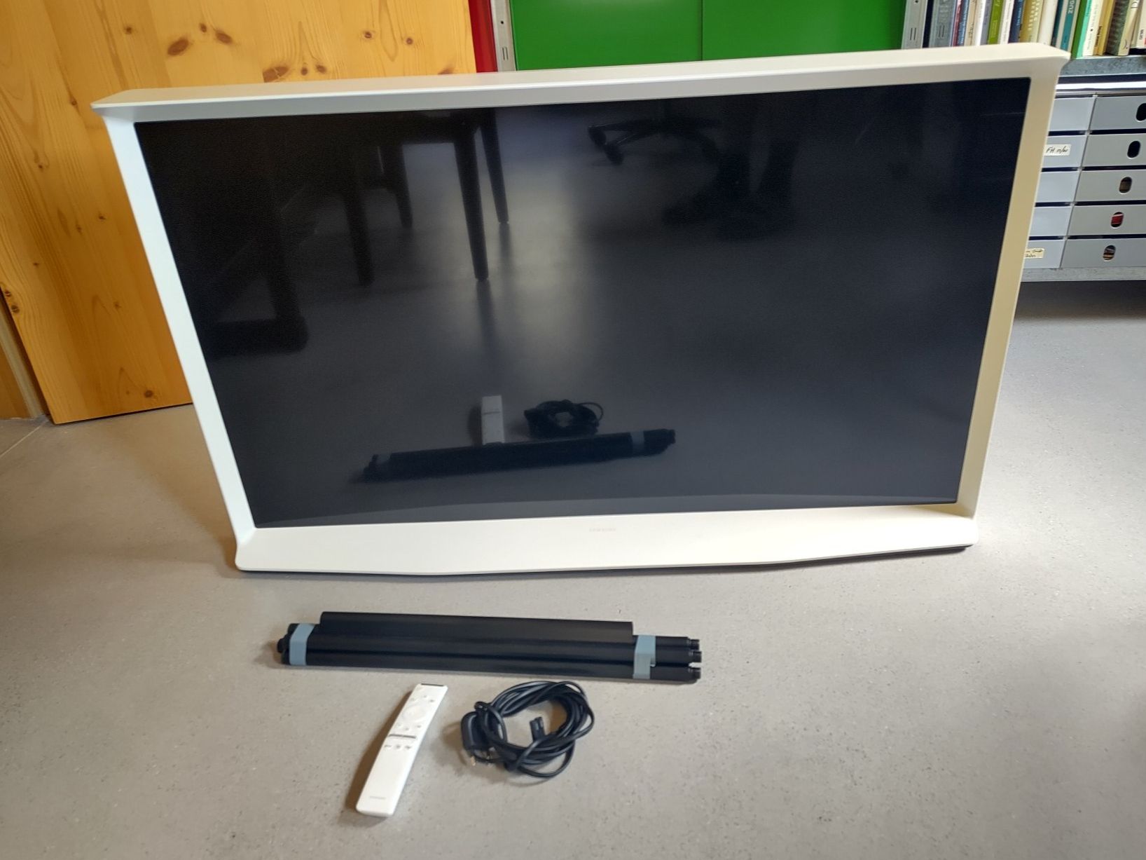 Televisori: Samsung Serif 43" weiss 2020 – Usato da Versam venduto da ntob
