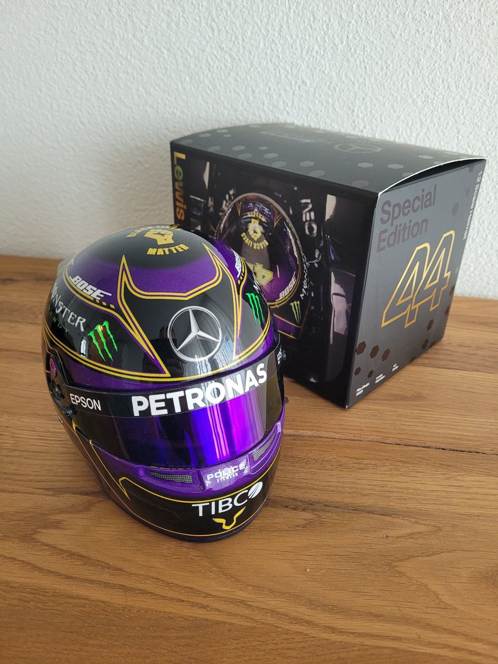 Modellbausätze & Standmodelle: Lewis Hamilton Mini-Helm 1:2 Special Edition #44 – Neu und originalverpackt aus Uitikon Waldegg von patu_2hsp 5
