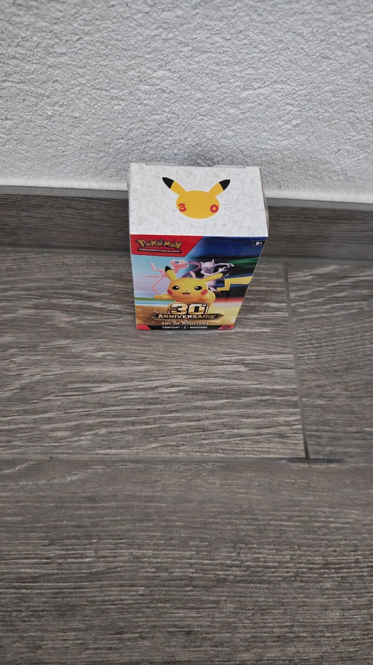 Pokémon Jouets: Pokemon 30th Anniversary Bundle – Neuf avec emballage d'origine à Vuarrens par tom_q7t7 3