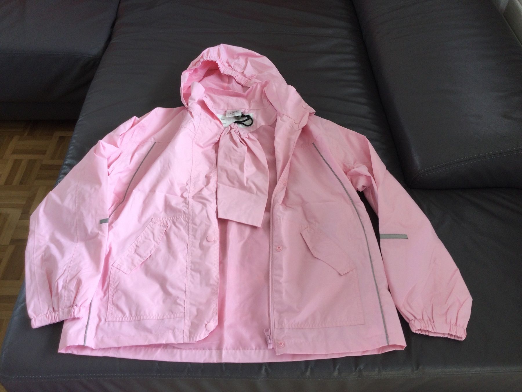 Jacken & Mäntel: Regenjacke rosa – Gebraucht aus Horw von Benny017
