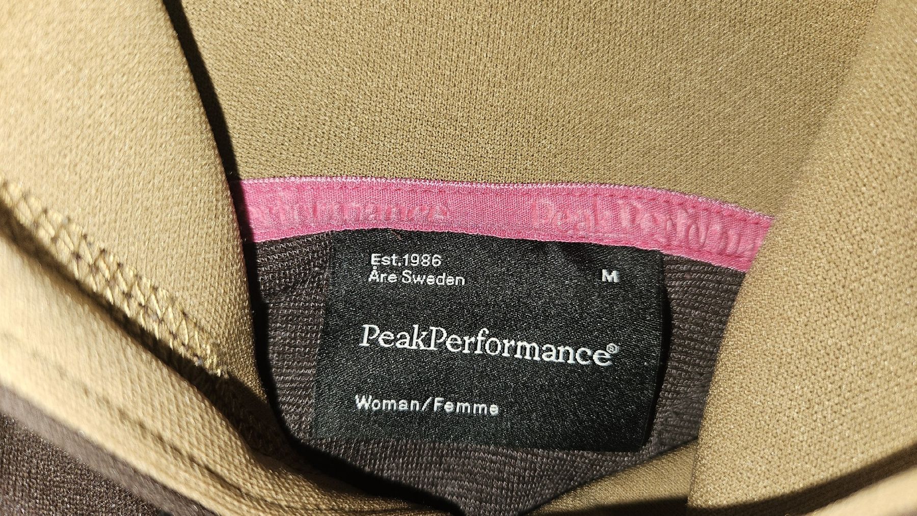 Peak Performance Pulls & Sweat-shirts: Kapuzenpulli Peak Performance – D'occasion à Kriens par tiger049 1