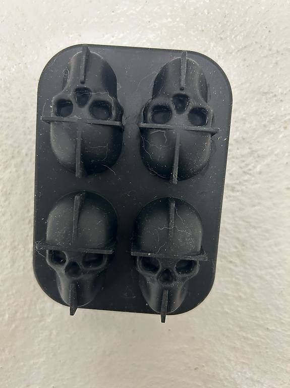 Tutte le decorazioni: Halloween Eiswürfel Totenkopf – Usato da Zürich venduto da Caffeinecat 1
