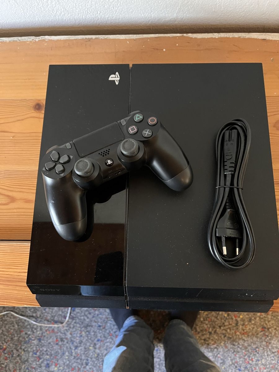 Sony Console: Sony PlayStation 4 1. Generation mit Controller – Usato da S-chanf venduto da kt6m 2