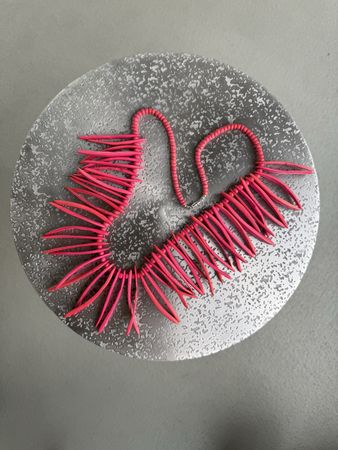 Extravagante Statement-Kette, Holz, pink