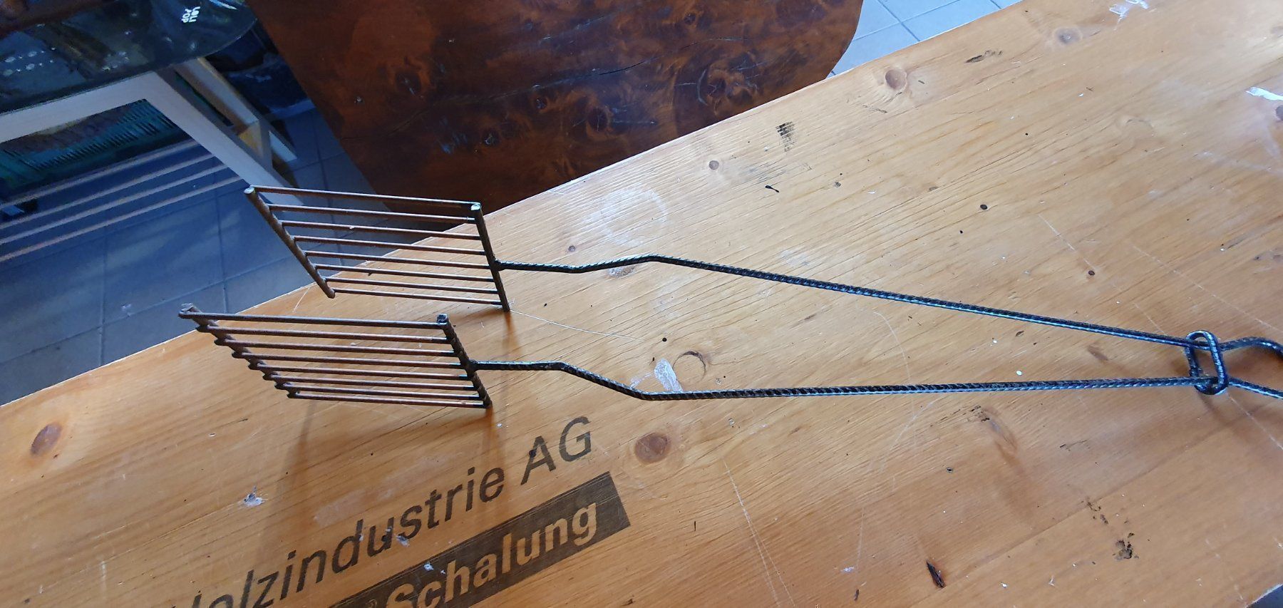 Gitter & Roste: Petite grille pour barbecue à long manch – Gebraucht aus Moutier von gvmv 2