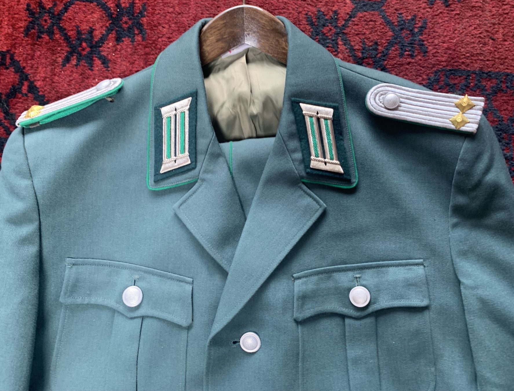 Uniformi: Uniform Volkspolizei DDR – Usato da Volketswil venduto da zwitsch33 1