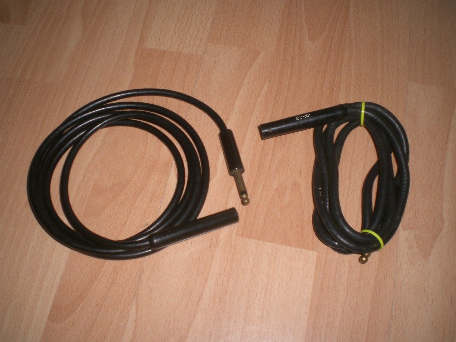 Technique de radiocom: 2 Funkgerät Kabel Headset oder Mikrofon – D'occasion à Grellingen par Neuron67
