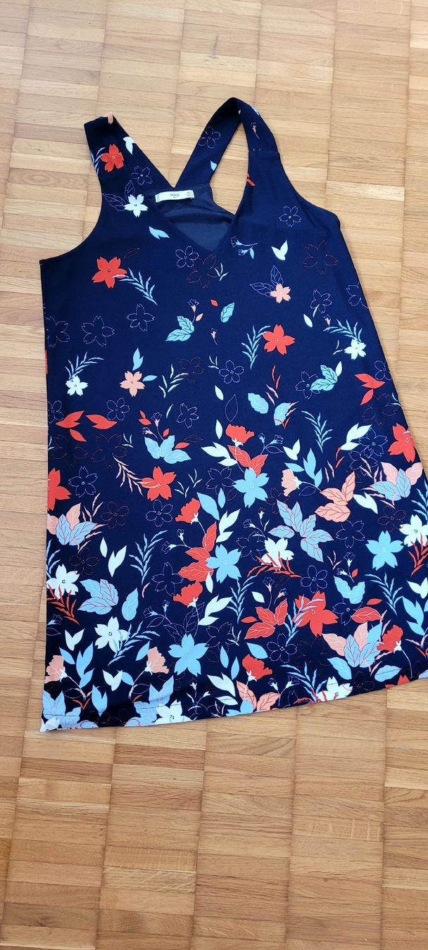 Mango Vestiti: Sommerliches Kleid von Mango mit Blumenmuster, Gr S – Nuovo (secondo la descrizione) da Emmenbrücke venduto da gatasalvache 2