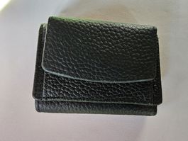 kleines schwarzes Portemonnaie