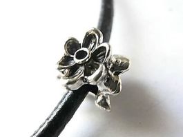 Metallperle   Blume geschwärzt