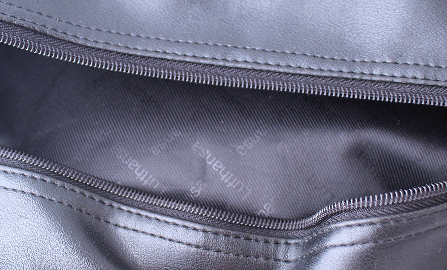 Borse: Kleine schwarze Lufthansa Tasche Zipper mit Reissverschluss – Usato da Zürich venduto da Auctionata 4