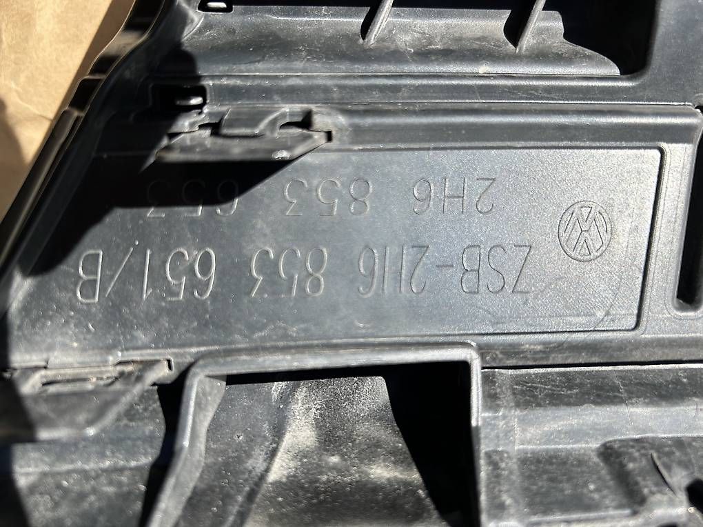 Alle Autoersatzteile: Calandre VW Amarok original  – Gebraucht aus buttes von Llionel 1
