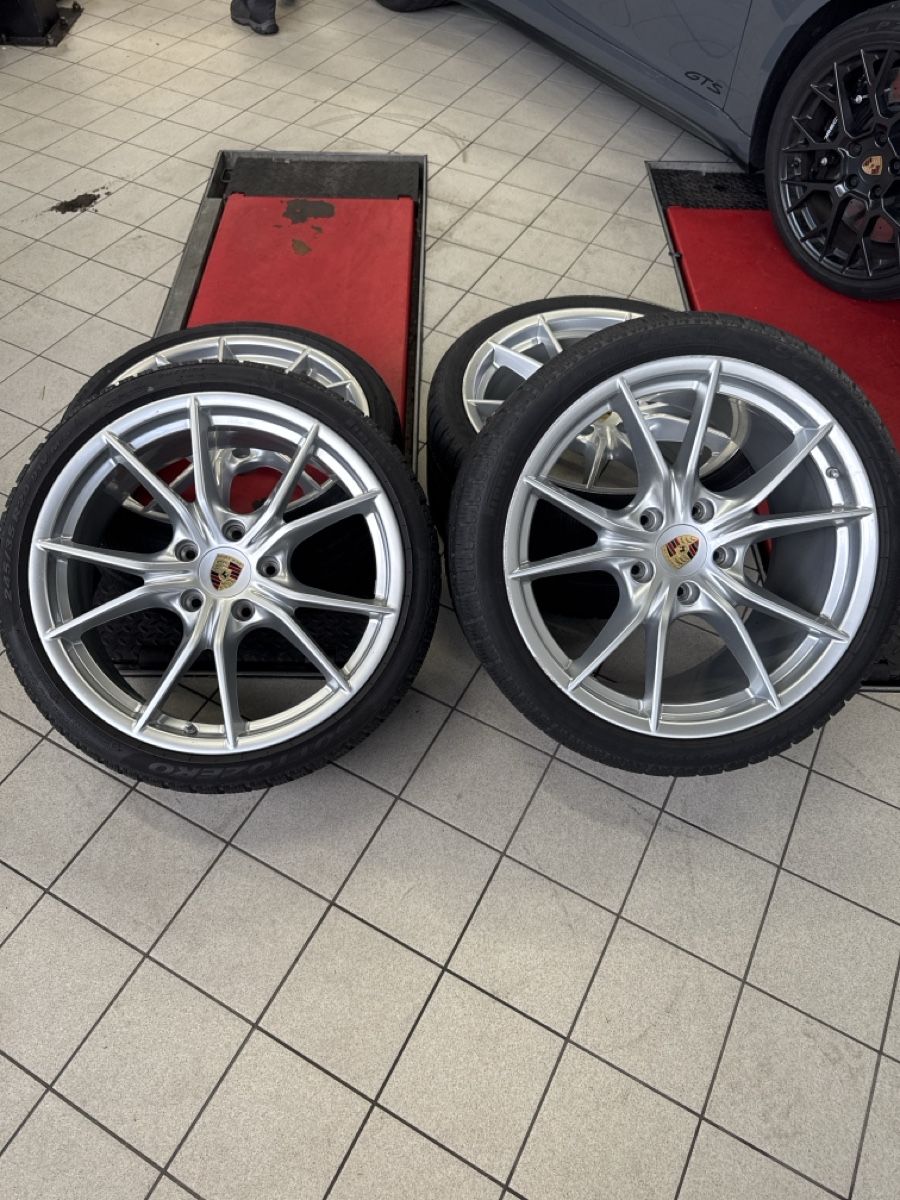 Pneus & Roues: Porsche 911 Winterkompletträder – D'occasion à Oftringen par lar_569b