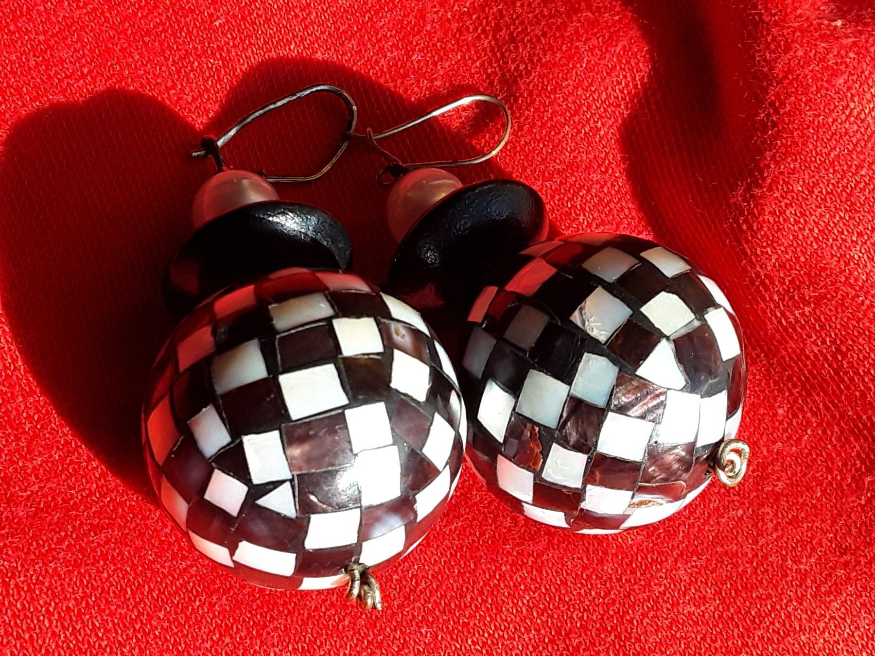 Orecchini pendenti & Orecchini a lobo: Vintage extravagante Ohrstecker mit Perlmutt/Holz – Usato da Zürich venduto da helsan 5