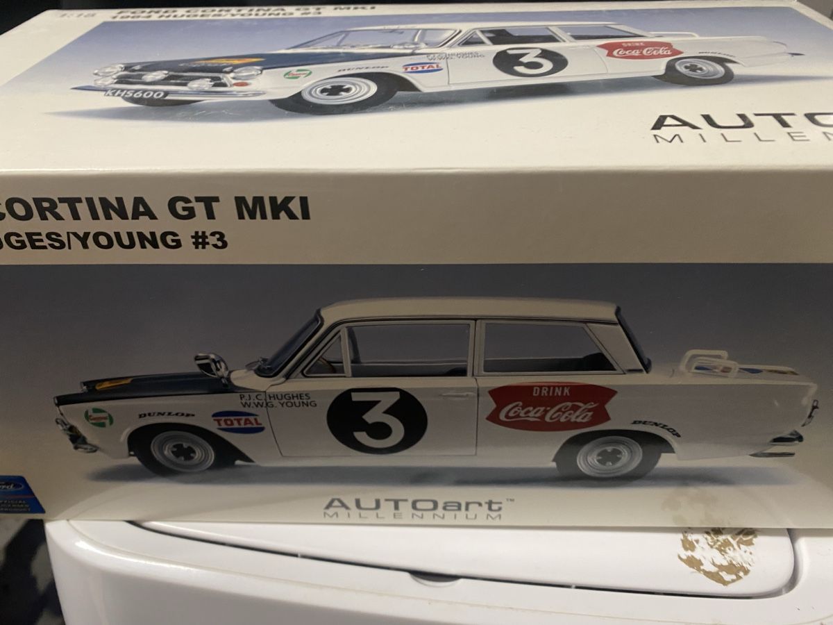 Modellini d'auto: Model Auto 1:18 Ford – Usato da Bischofszell venduto da Diamond1 4