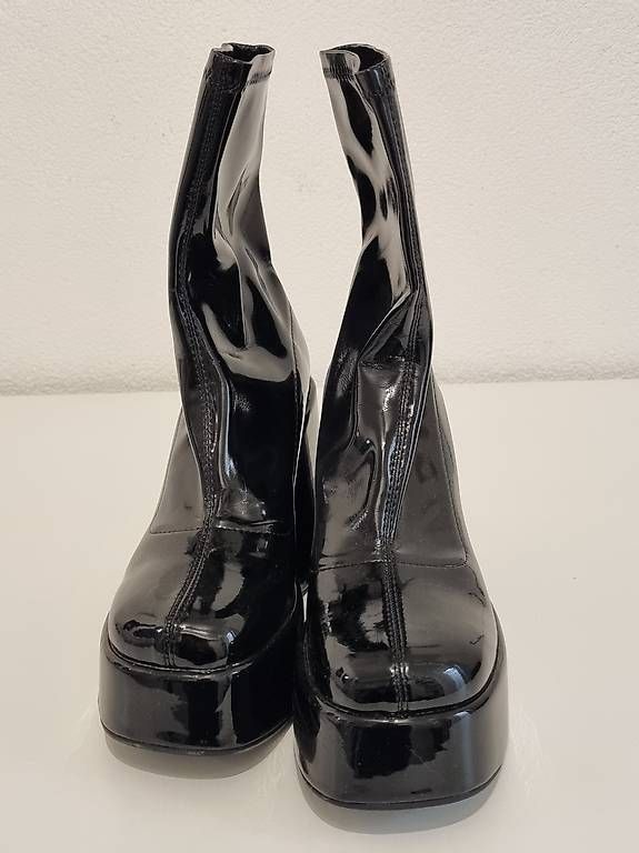 Scarpe da donna: Bottines à plateforme en vinyle – Usato da Gland venduto da Khazmur1 2