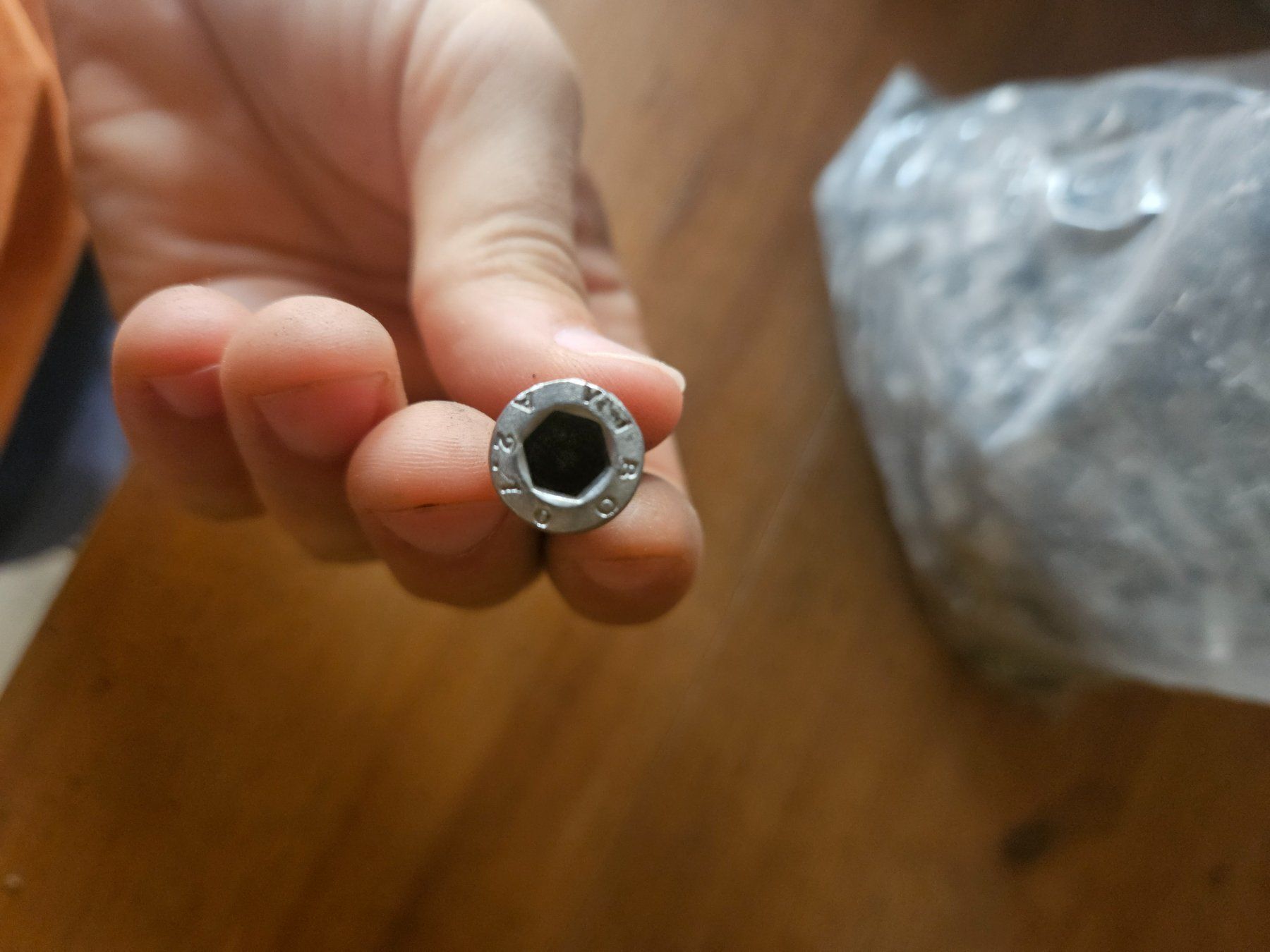 Wandhalterungen: 10 Stück Schrauben M8 35 – Gebraucht aus Subingen von honigbuur 1