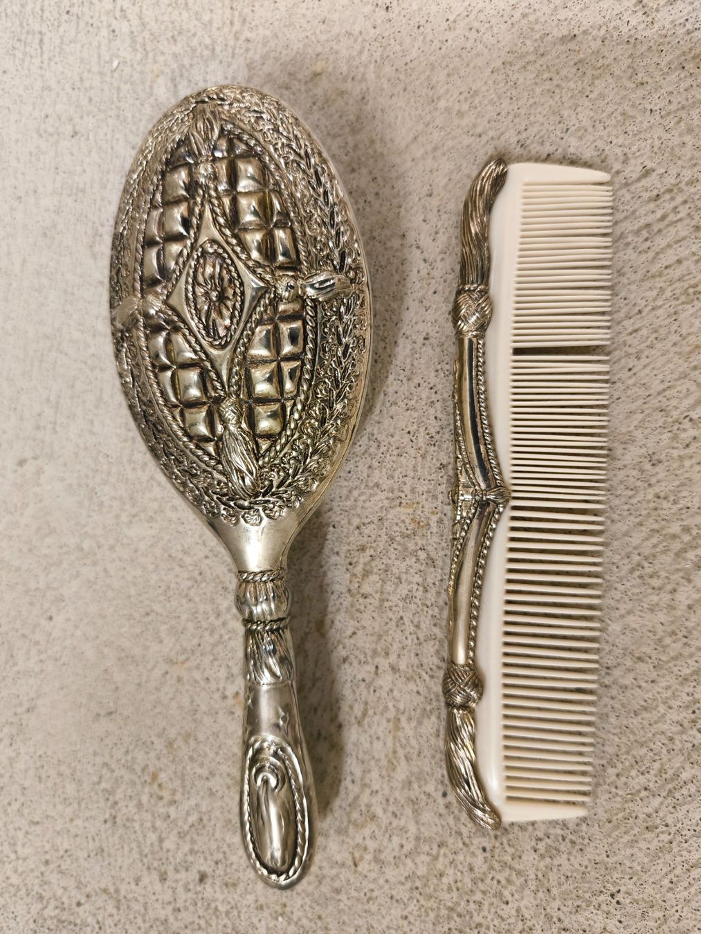 Altro per la cura dei capelli: Vintage Bürste und Kamm versilbert – Usato da Zürich venduto da Jul69 1