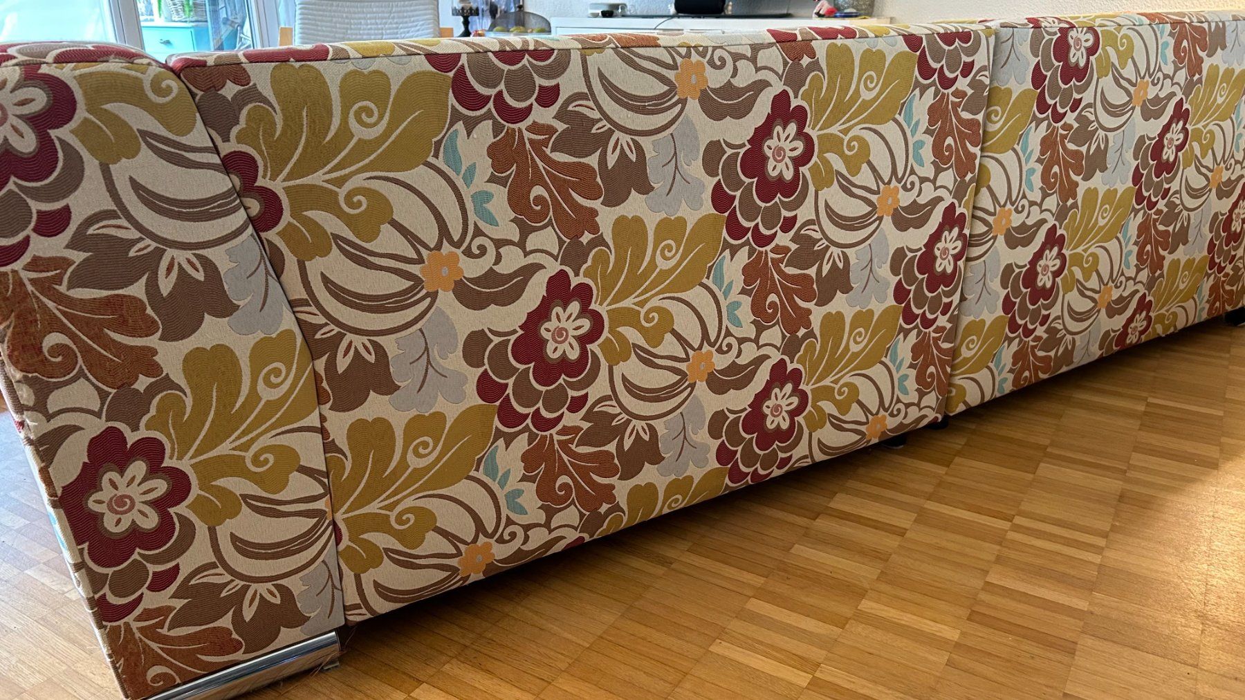 Divani: Sofa mit Hocker und Kissen Blumenmuster – Usato da Obernau venduto da broadwaypop 3